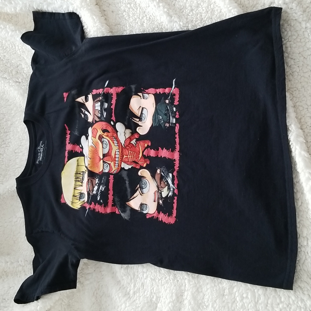 Mens Small Attack on Titan tee